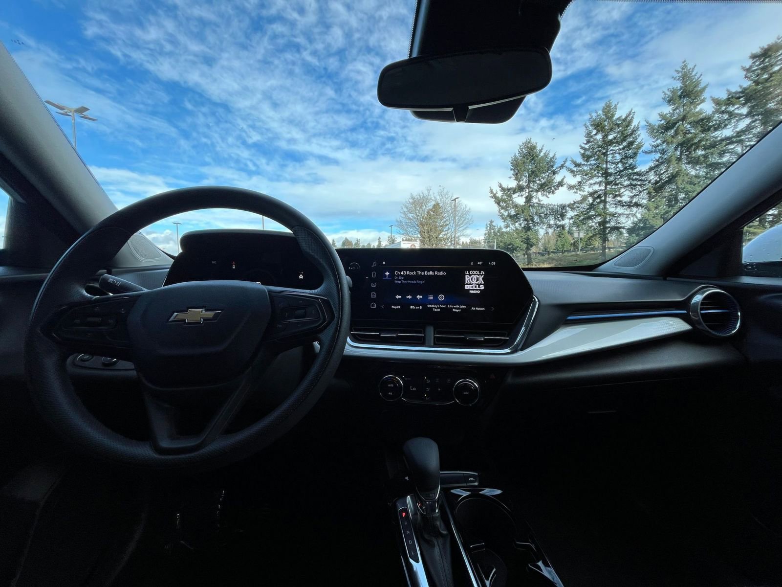 Used 2025 Chevrolet Trax LT image 34