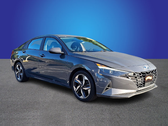Used 2023 Hyundai Elantra SEL w/ Convenience Package FWD image 3