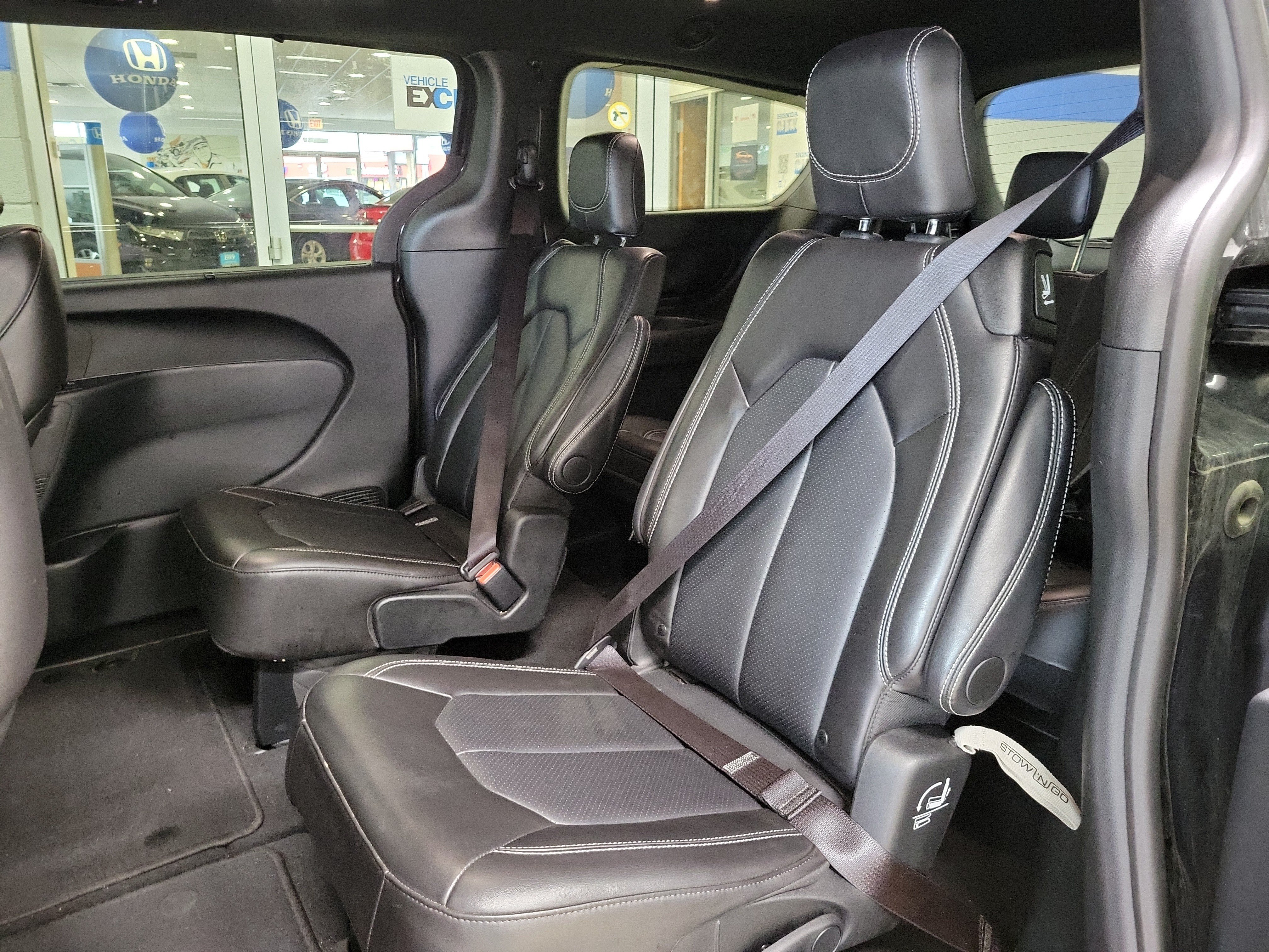 Used 2025 Chrysler Pacifica Select FWD image 17