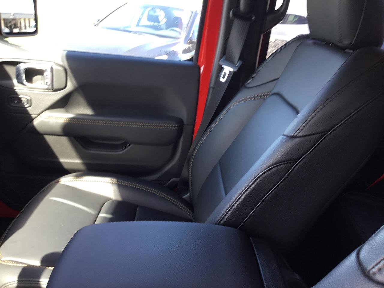 Used 2025 Jeep Wrangler Unlimited Sahara AWD/4WD image 18