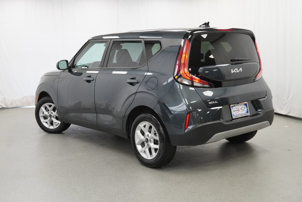 Used 2025 Kia Soul LX w/ LX Technology Package FWD image 5