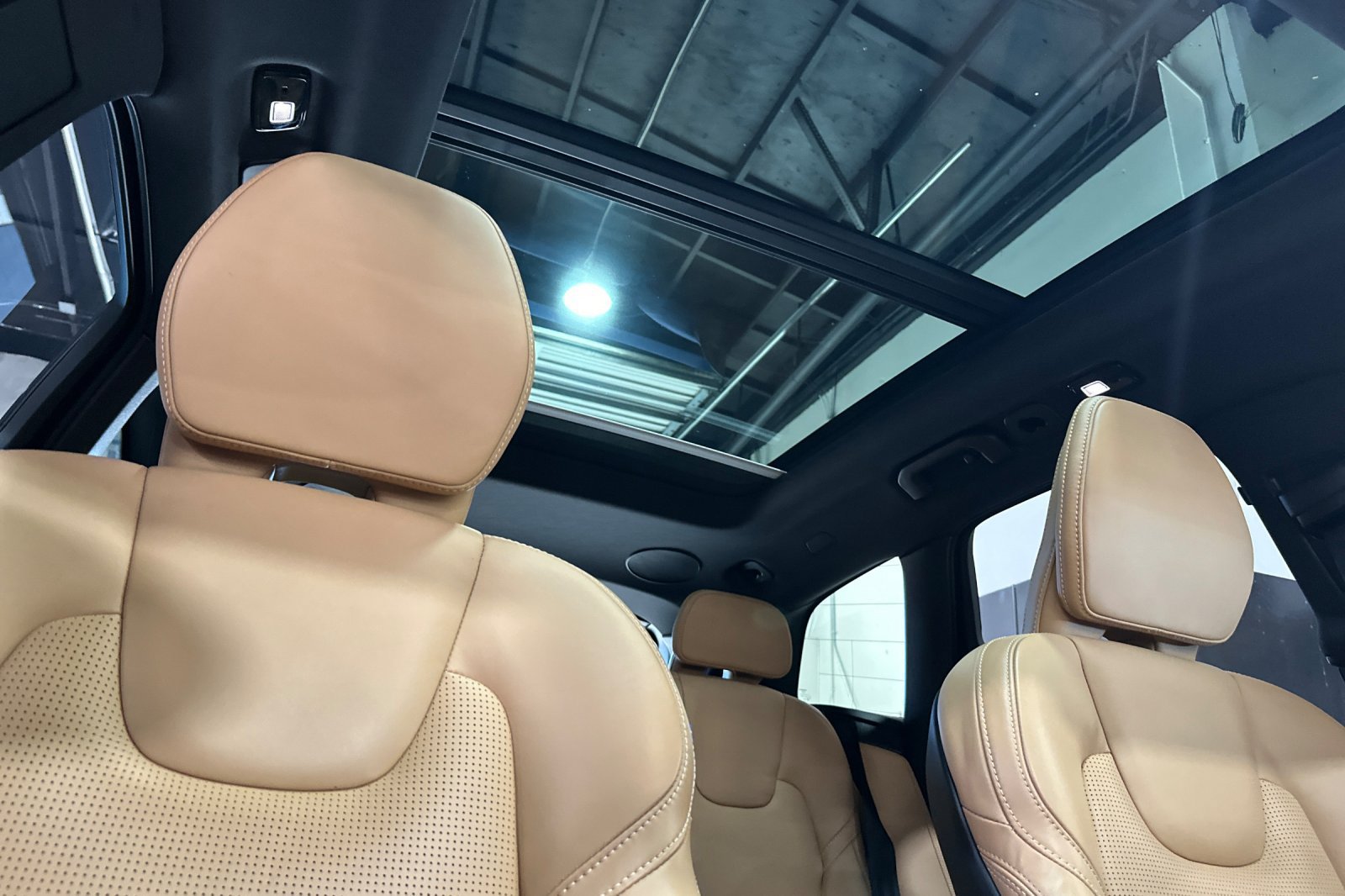 Certified 2024 Volvo XC60 T8 Ultimate w/ Protection Package Premier AWD/4WD image 20