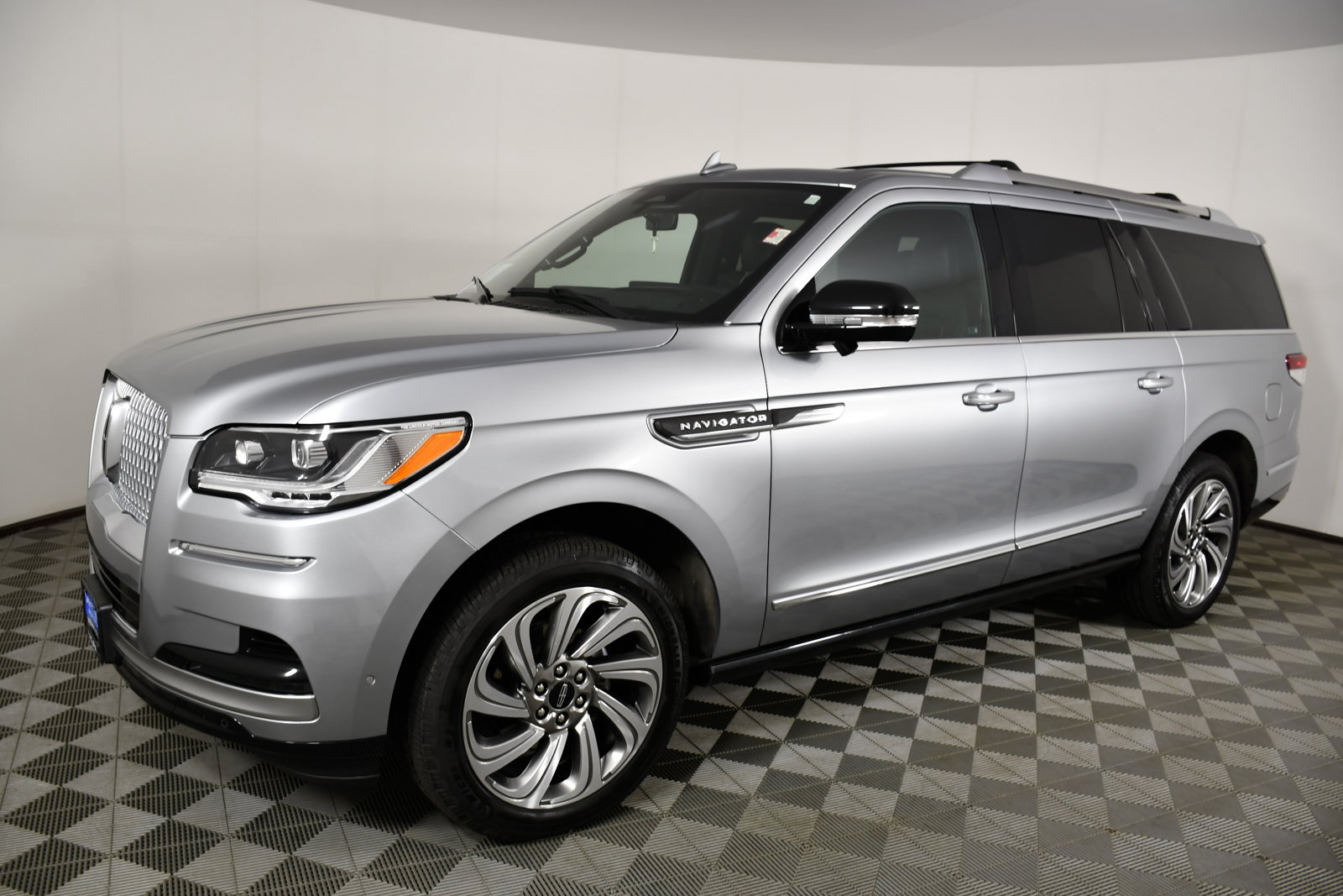 Used 2023 Lincoln Navigator L Reserve AWD/4WD image 10
