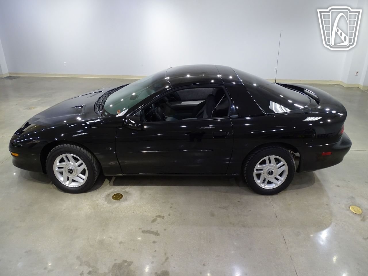 Used 1995 Chevrolet Camaro Z28 RWD image 6