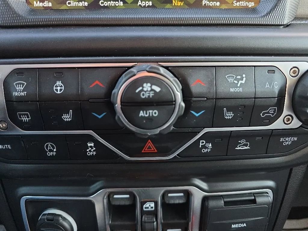Used 2021 Jeep Wrangler Unlimited Sahara AWD/4WD image 27