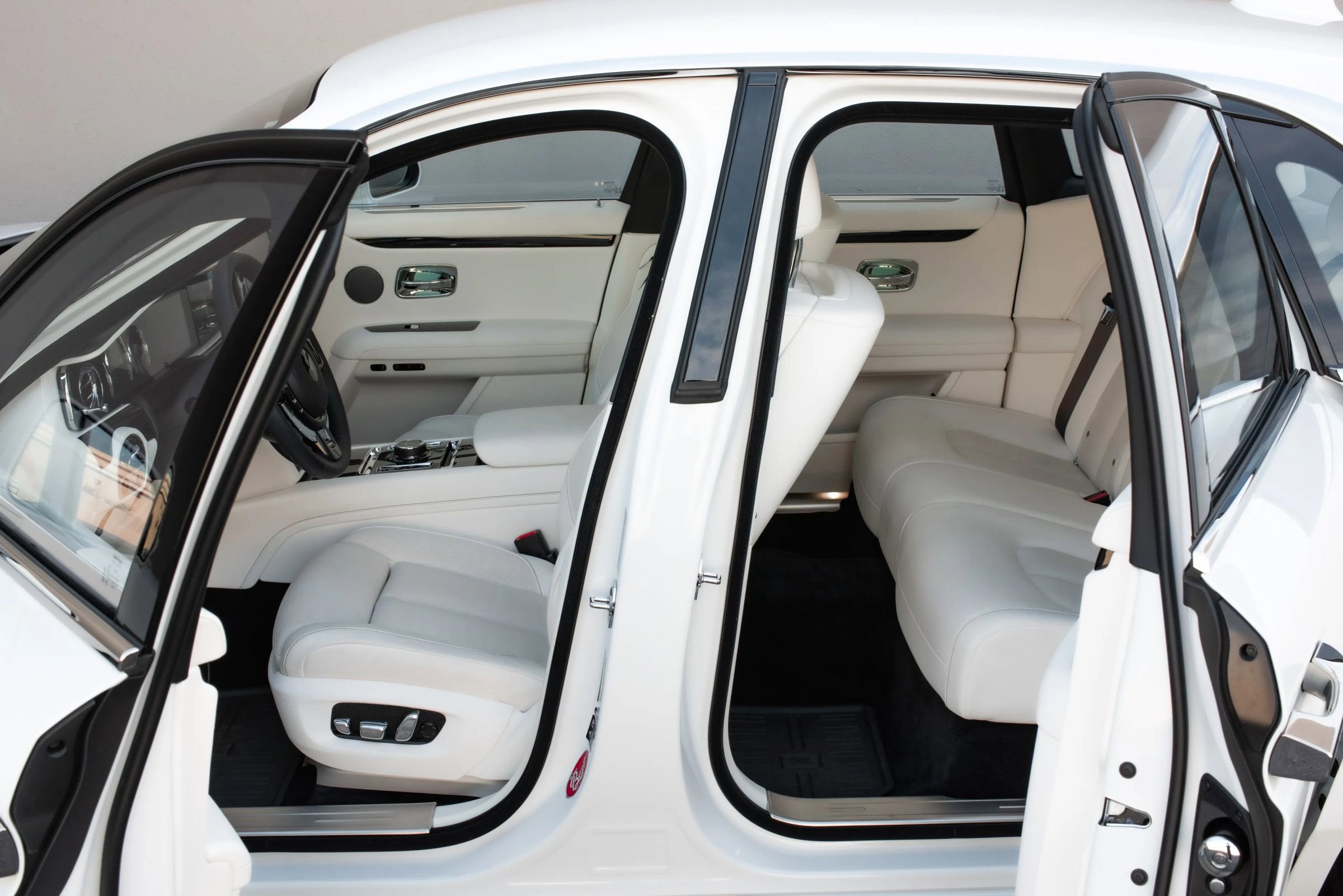 Used 2024 Rolls-Royce Ghost image 17