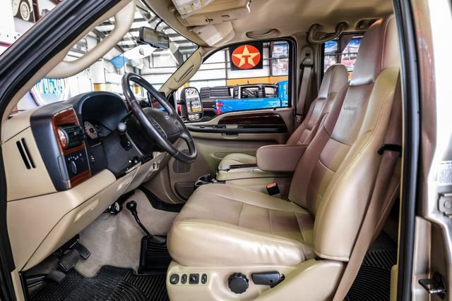 Used 2007 Ford F550 4x4 Crew Cab Super Duty image 31