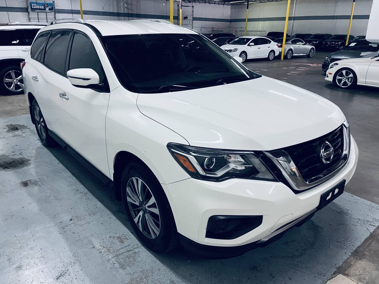Used 2019 Nissan Pathfinder S FWD image 2