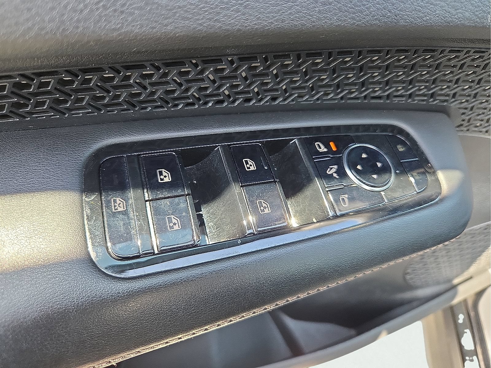 Used 2024 Nissan Ariya AWD image 15