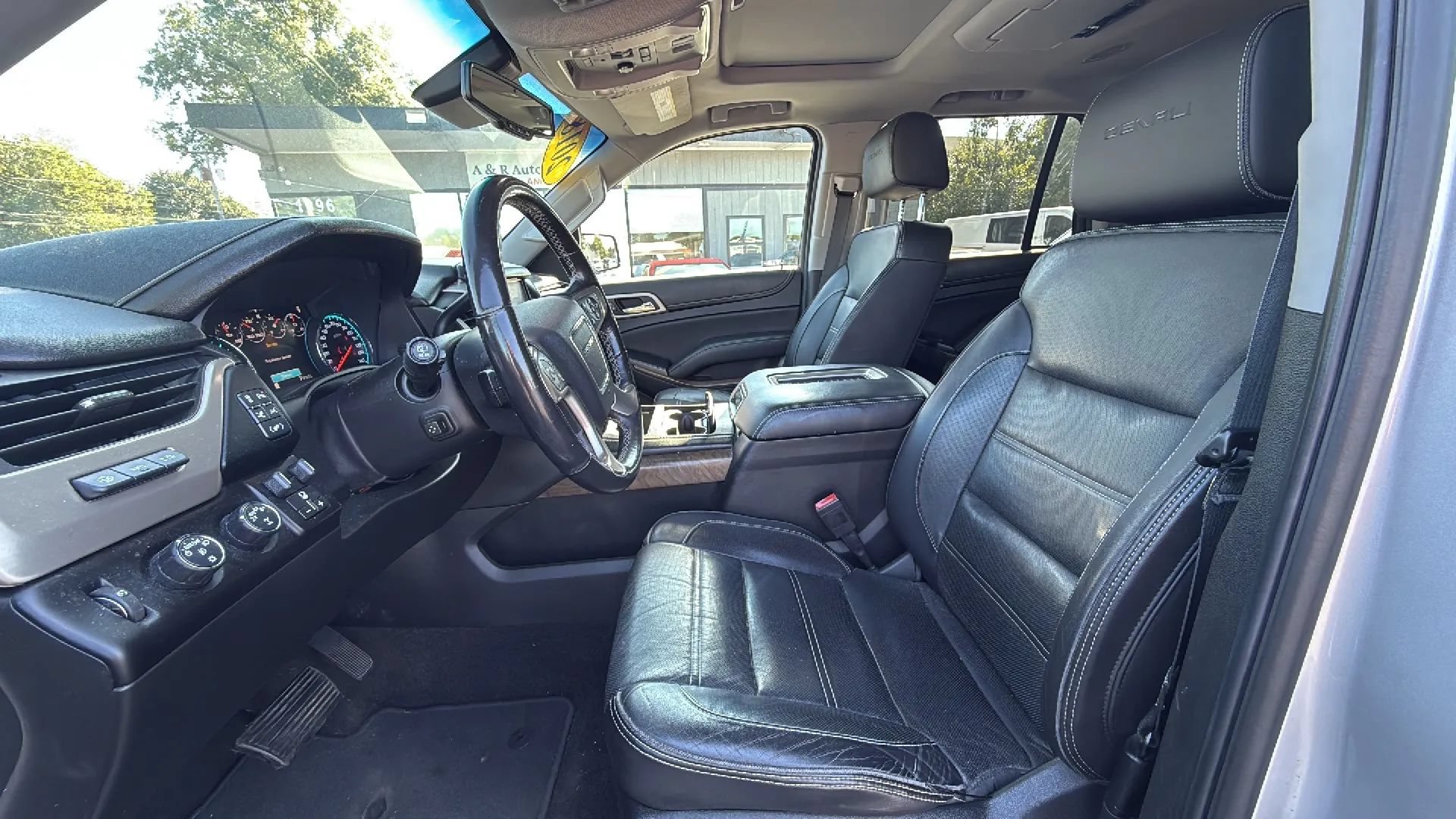 Used 2018 GMC Yukon Denali AWD/4WD image 9