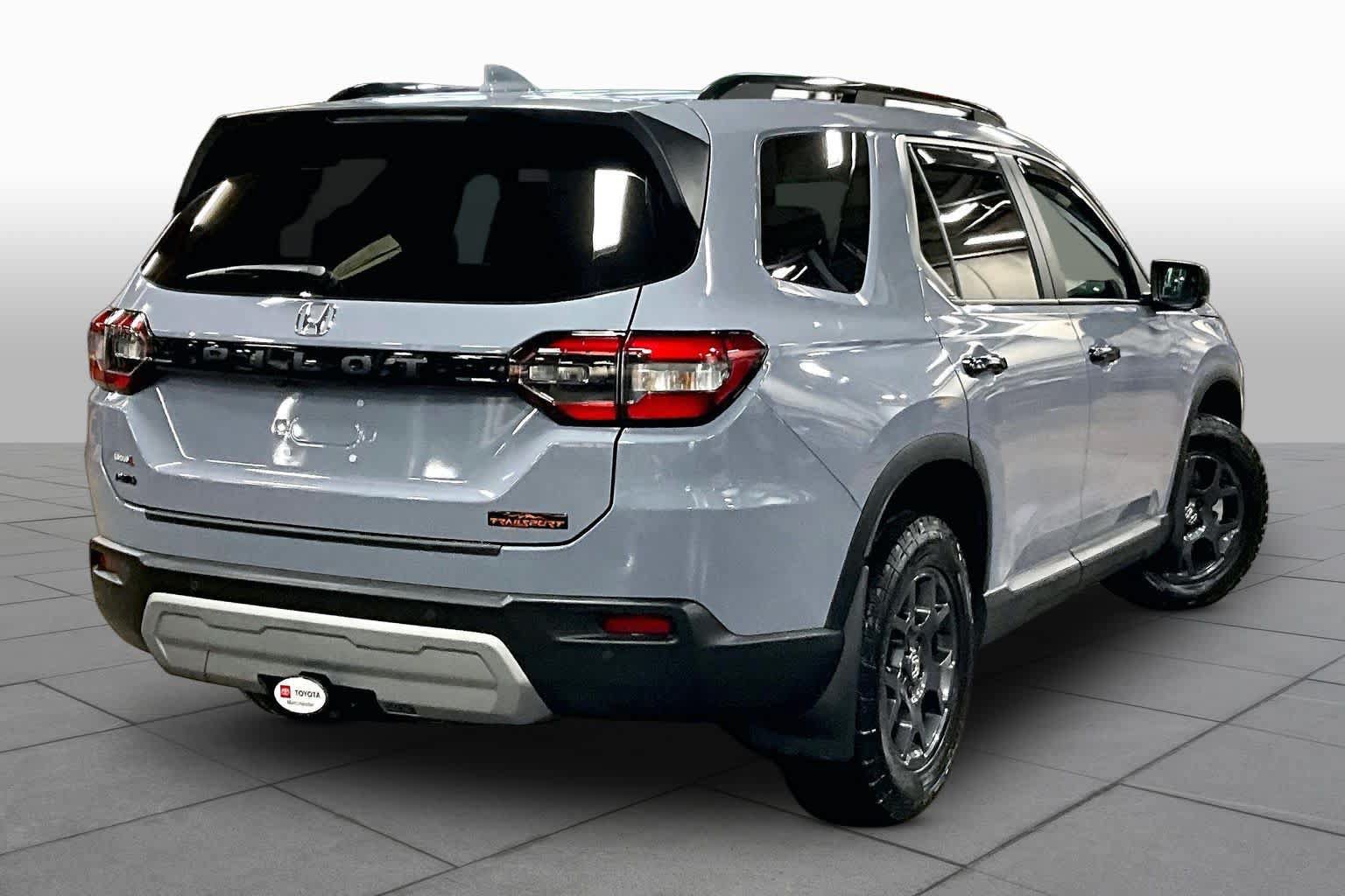 Used 2025 Honda Pilot TrailSport image 13