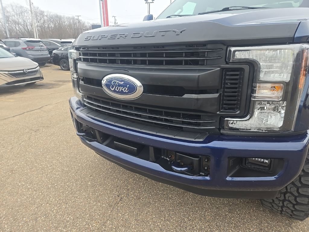 Used 2019 Ford F250 XLT w/ XLT Premium Package image 9