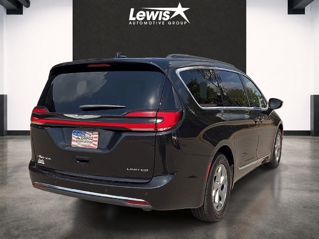 Used 2023 Chrysler Pacifica Limited FWD image 4