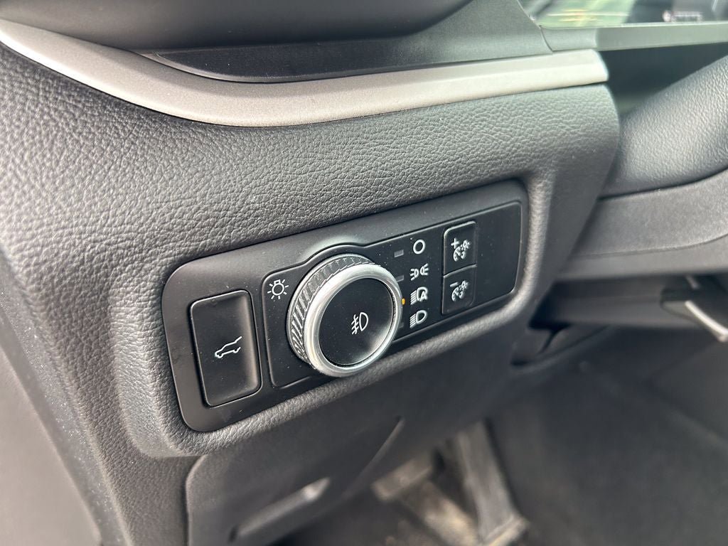 Used 2024 Ford Explorer XLT w/ Equipment Group 202A AWD/4WD image 11