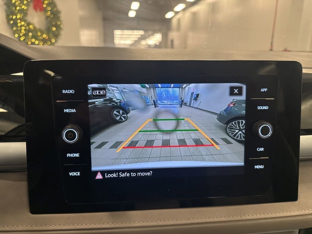 Used 2025 Volkswagen Taos SE image 25