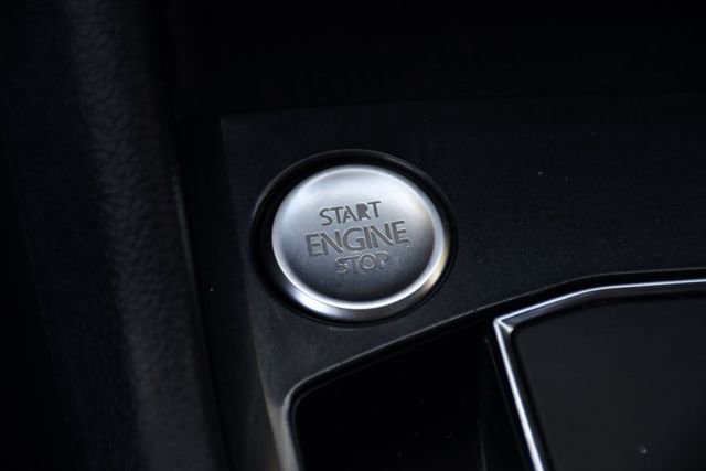 Used 2018 Volkswagen Tiguan SEL image 17