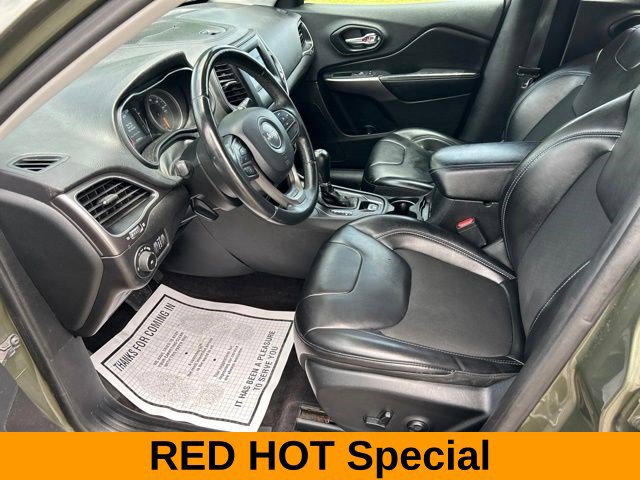 Used 2019 Jeep Cherokee Latitude Plus AWD/4WD image 13