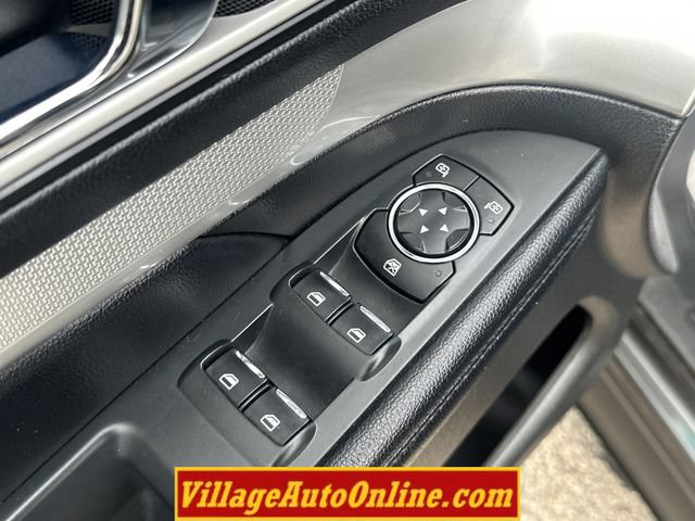 Used 2016 Ford Explorer XLT w/ Equipment Group 201A AWD/4WD image 10