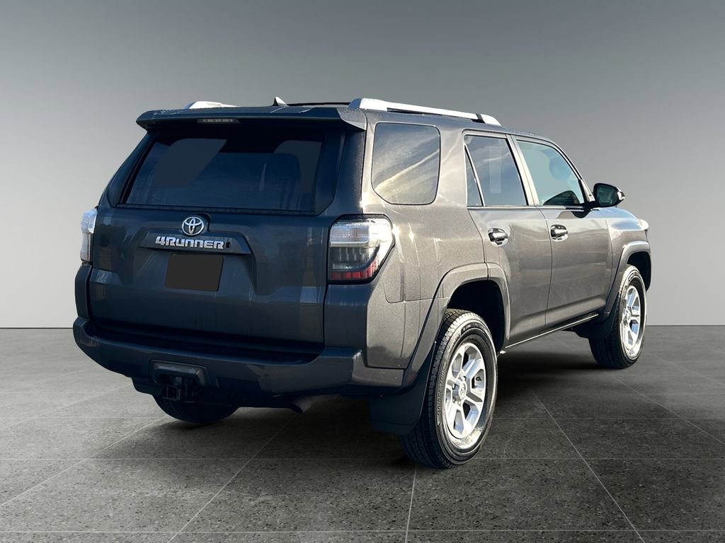Used 2015 Toyota 4Runner SR5 image 7