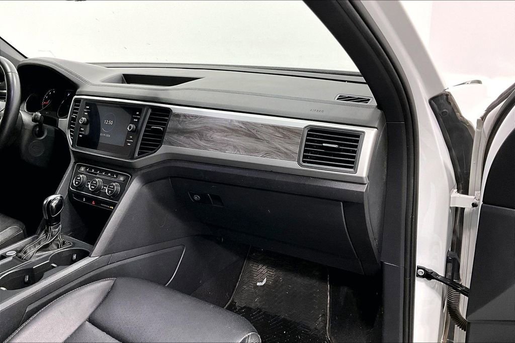 Used 2021 Volkswagen Atlas Cross Sport SE FWD image 19