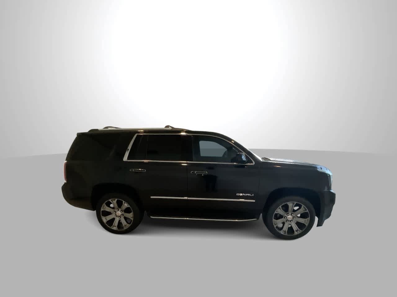 Used 2018 GMC Yukon Denali w/ Open Road Package AWD/4WD image 9