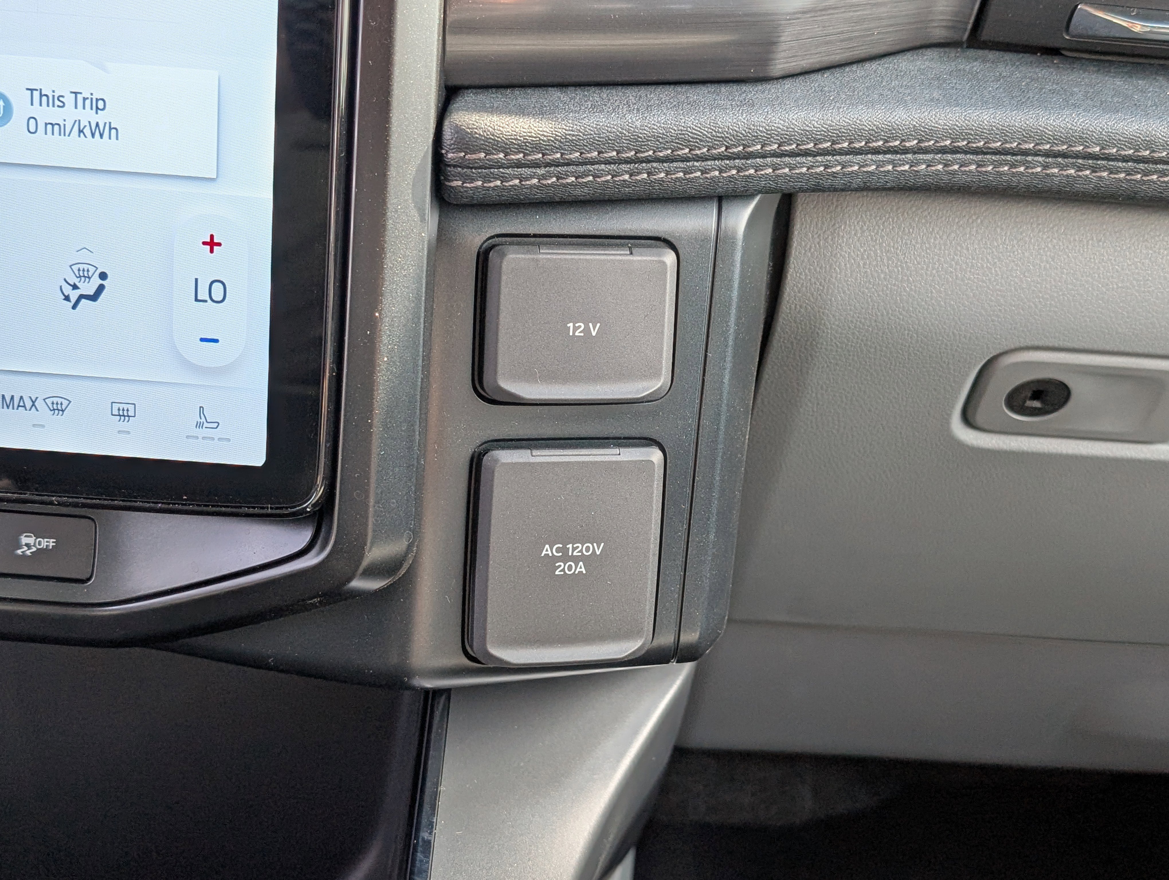 New 2025 Ford F150 Lightning Flash image 25