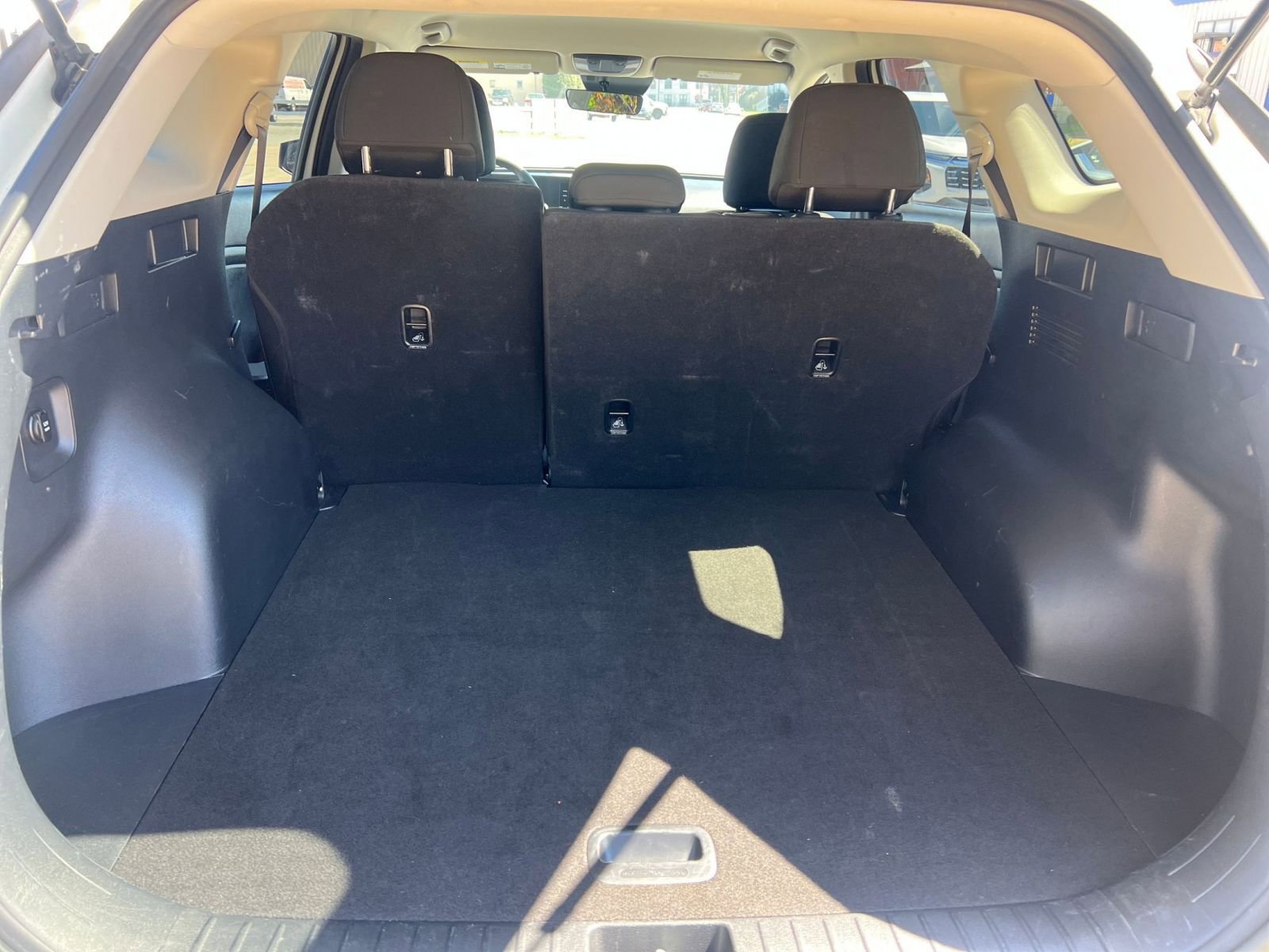 Used 2025 Kia Sportage LX image 30