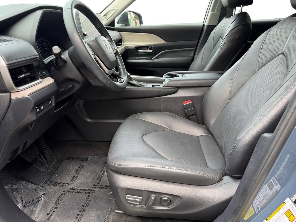 Used 2024 Toyota Grand Highlander AWD image 15