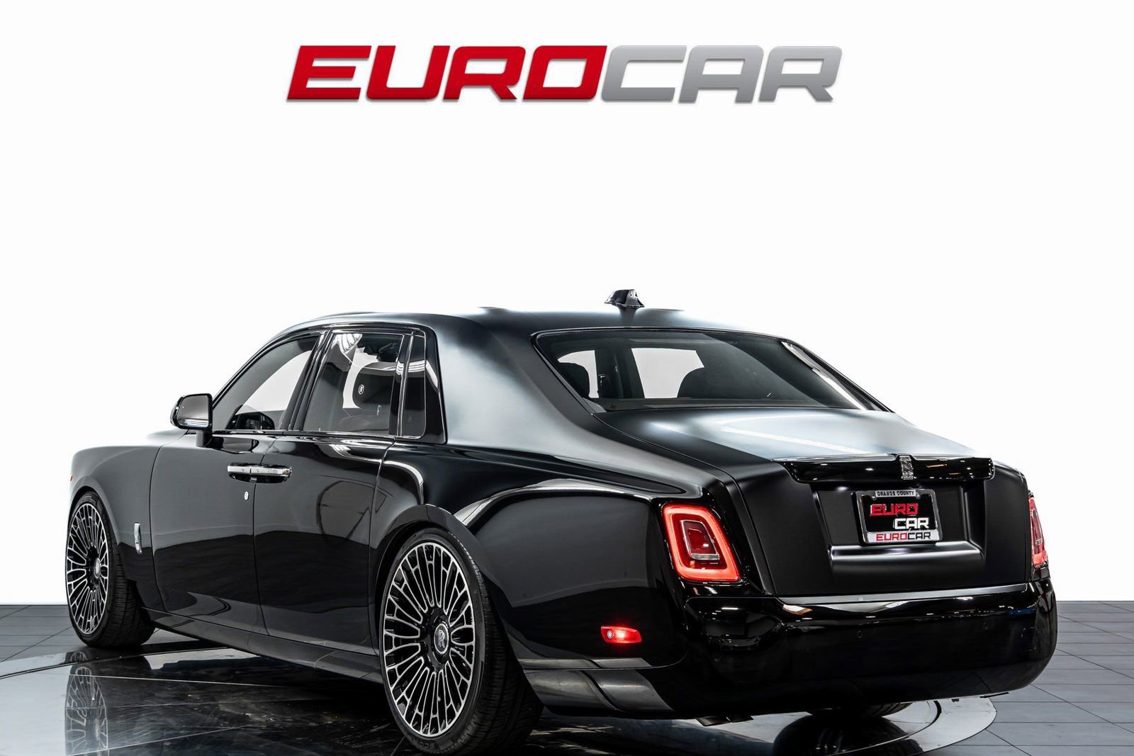 Used 2024 Rolls-Royce Phantom Sedan image 4