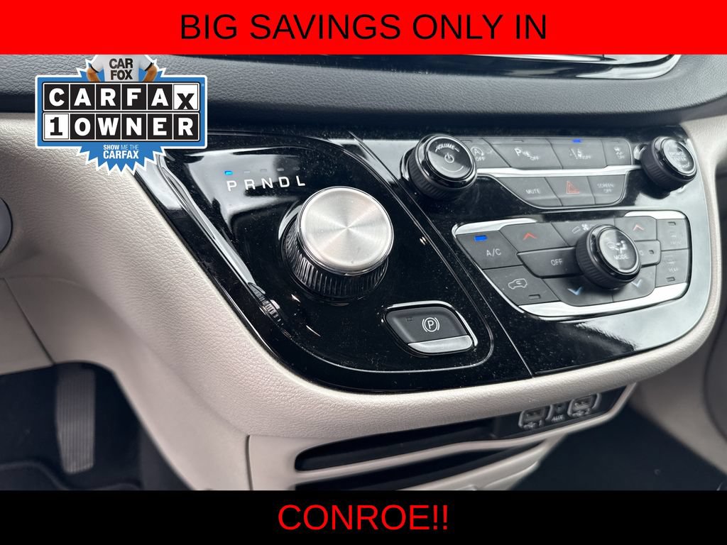 Used 2024 Chrysler Pacifica Touring-L FWD image 19