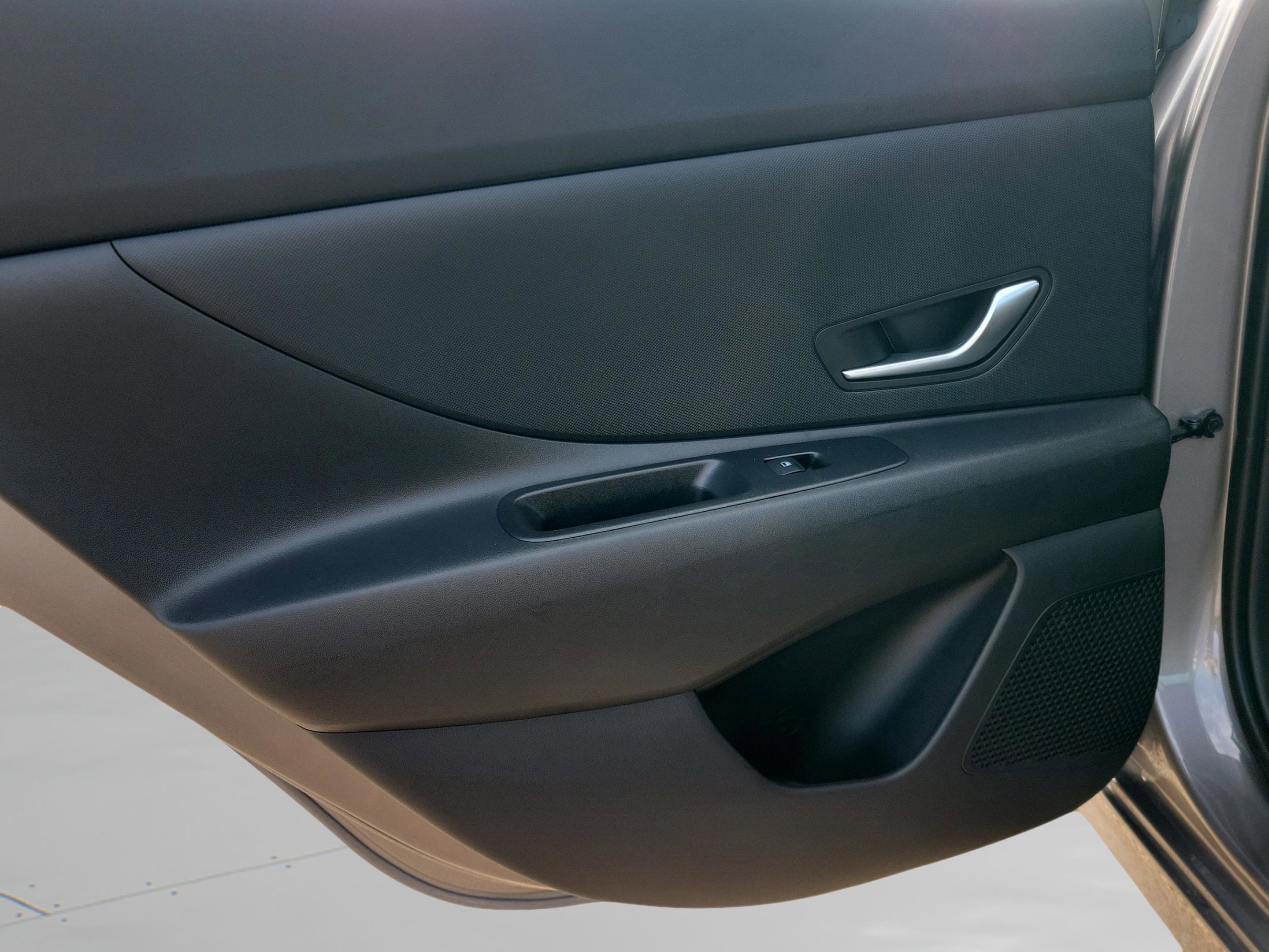 Certified 2023 Hyundai Elantra SE image 8