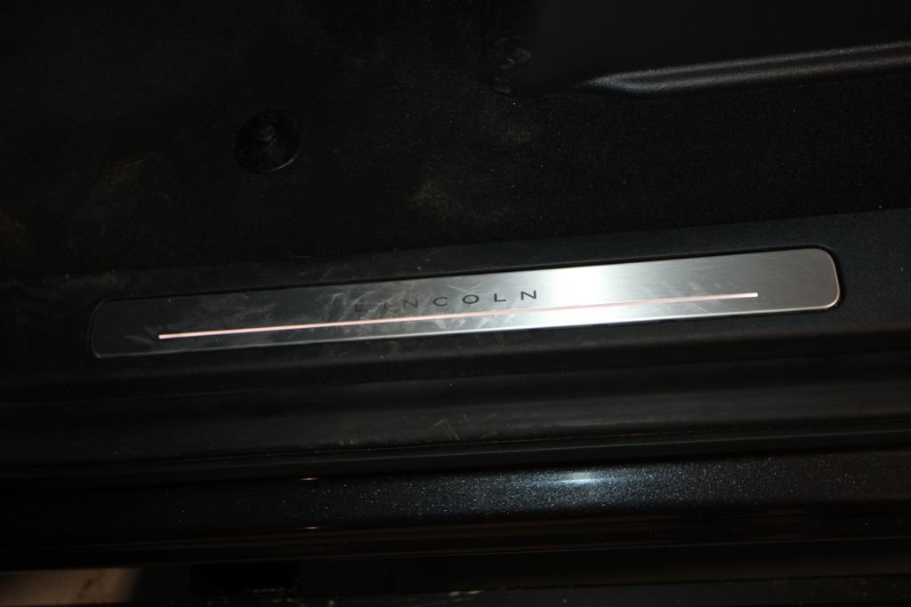 Used 2025 Lincoln Navigator Reserve image 7