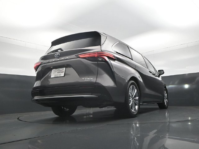 Used 2022 Toyota Sienna Platinum FWD image 43