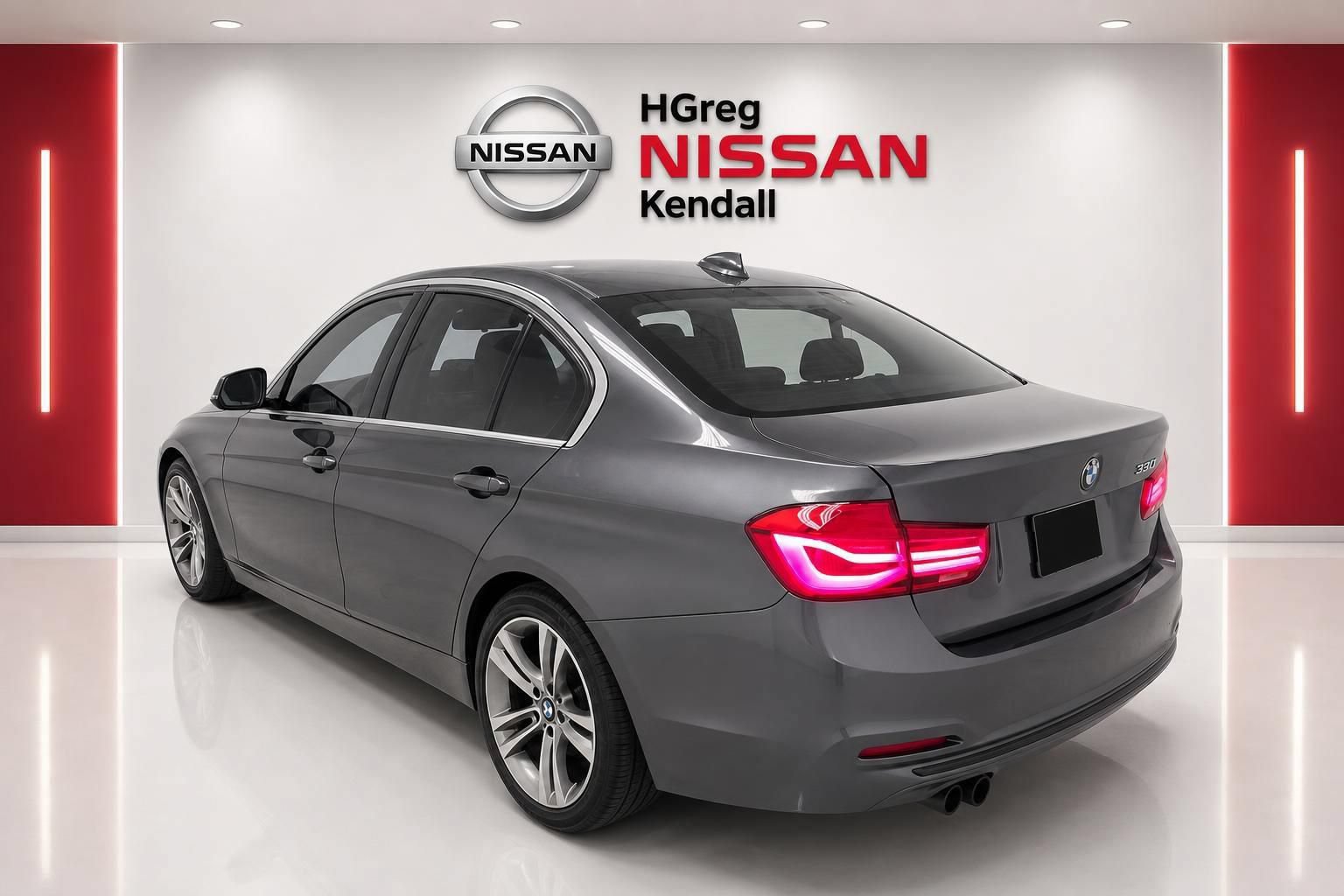 Used 2018 BMW 330i Sedan RWD image 2