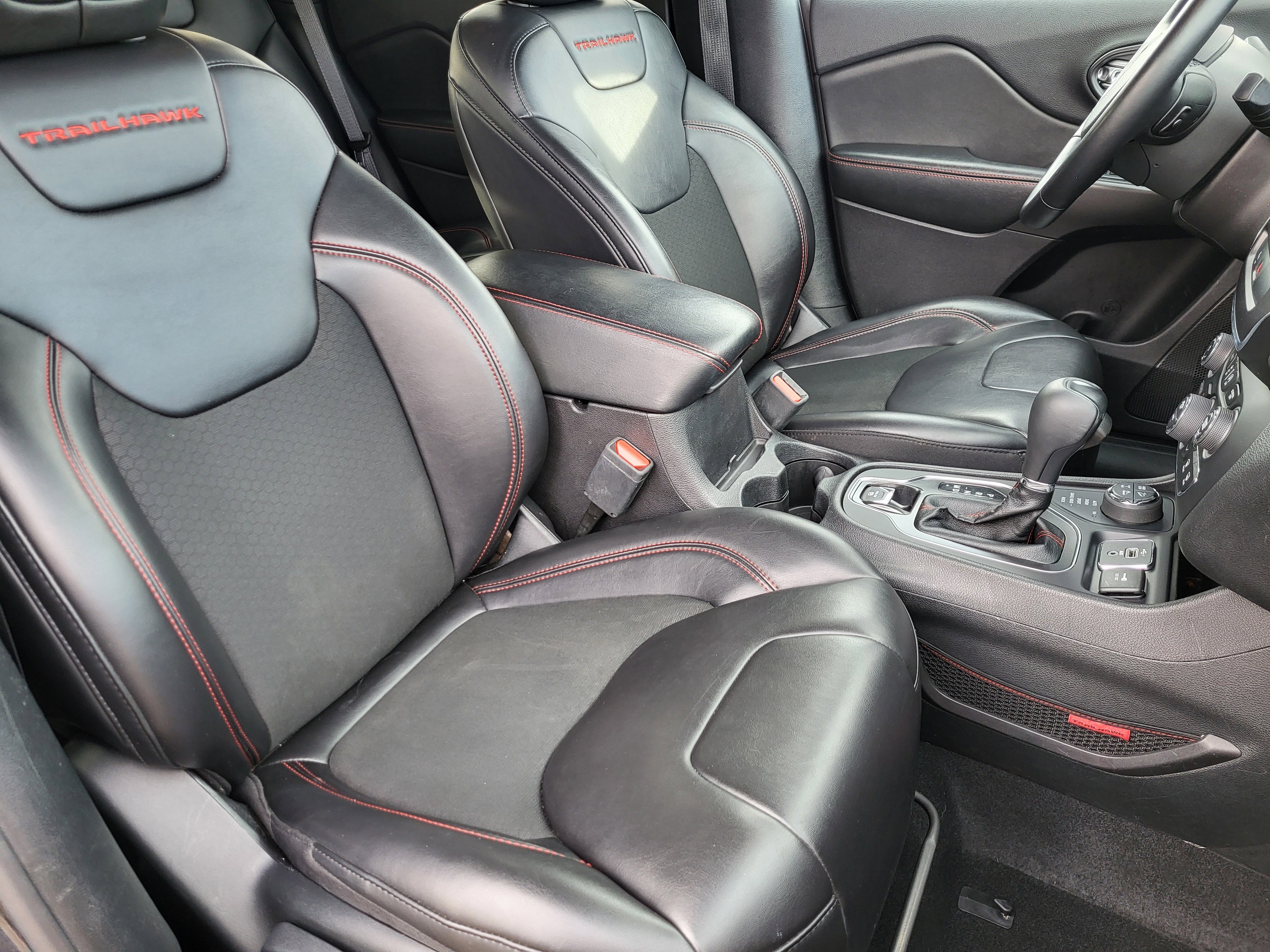 Used 2020 Jeep Cherokee Trailhawk w/ Cold Weather Group image 15