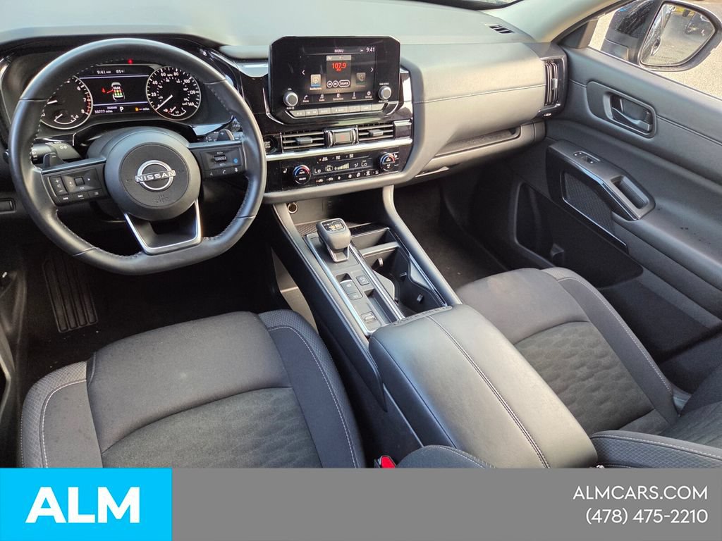 Used 2025 Nissan Pathfinder SV FWD image 8