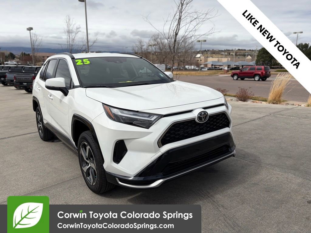 Used 2025 Toyota RAV4 SE image 1