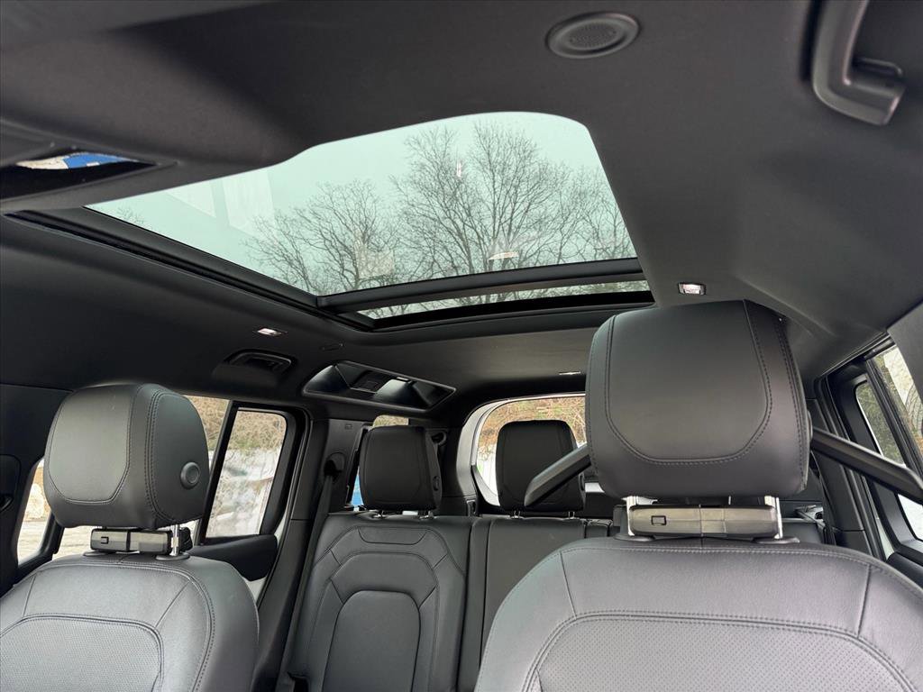 Used 2024 Land Rover Defender 110 S image 25