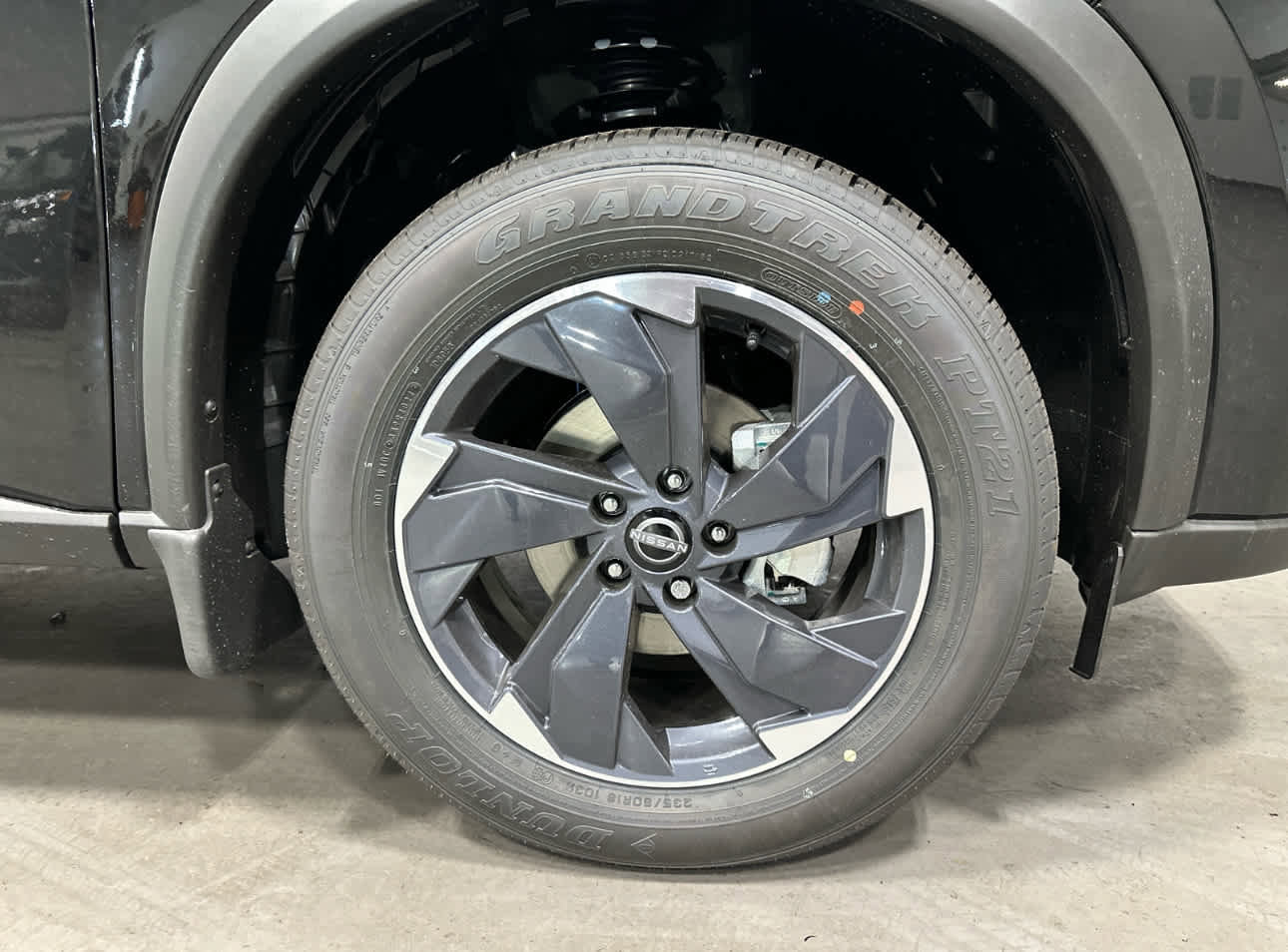 Used 2025 Nissan Rogue SV image 38