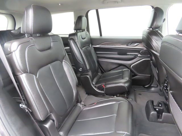 Used 2023 Jeep Grand Cherokee L Limited AWD/4WD image 30