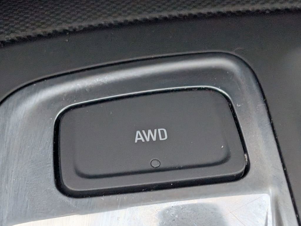 Used 2024 Chevrolet Equinox LS image 32