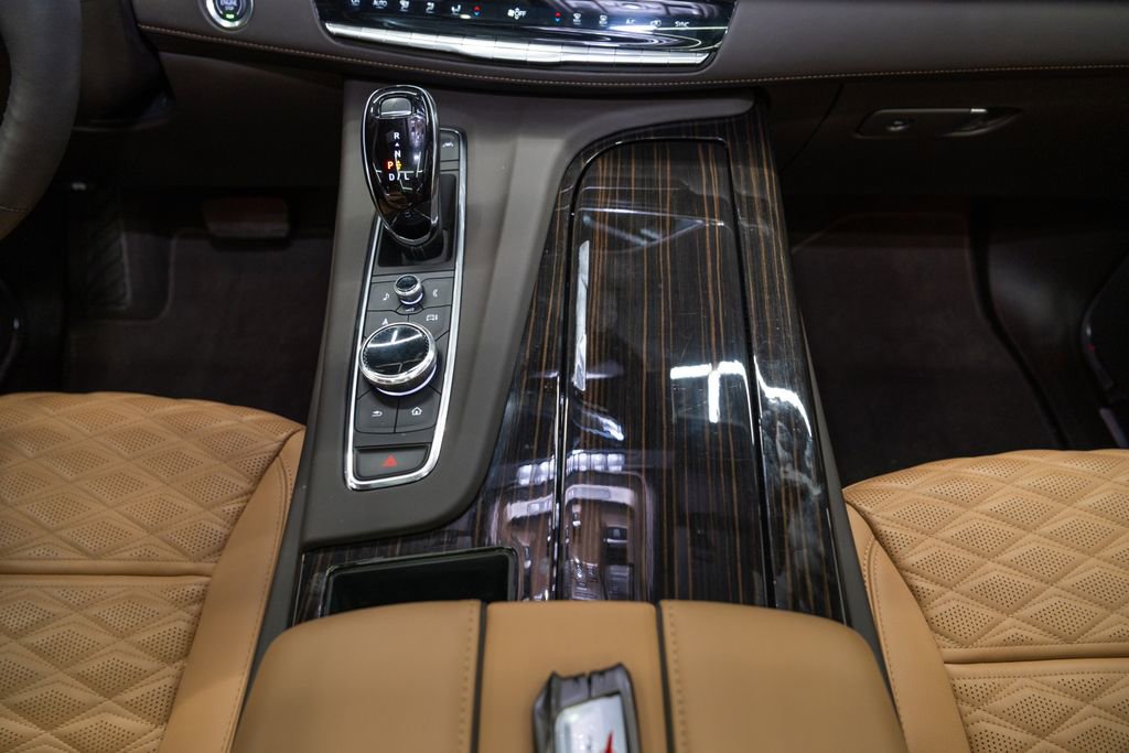 Used 2024 Cadillac Escalade Premium Luxury AWD/4WD image 66