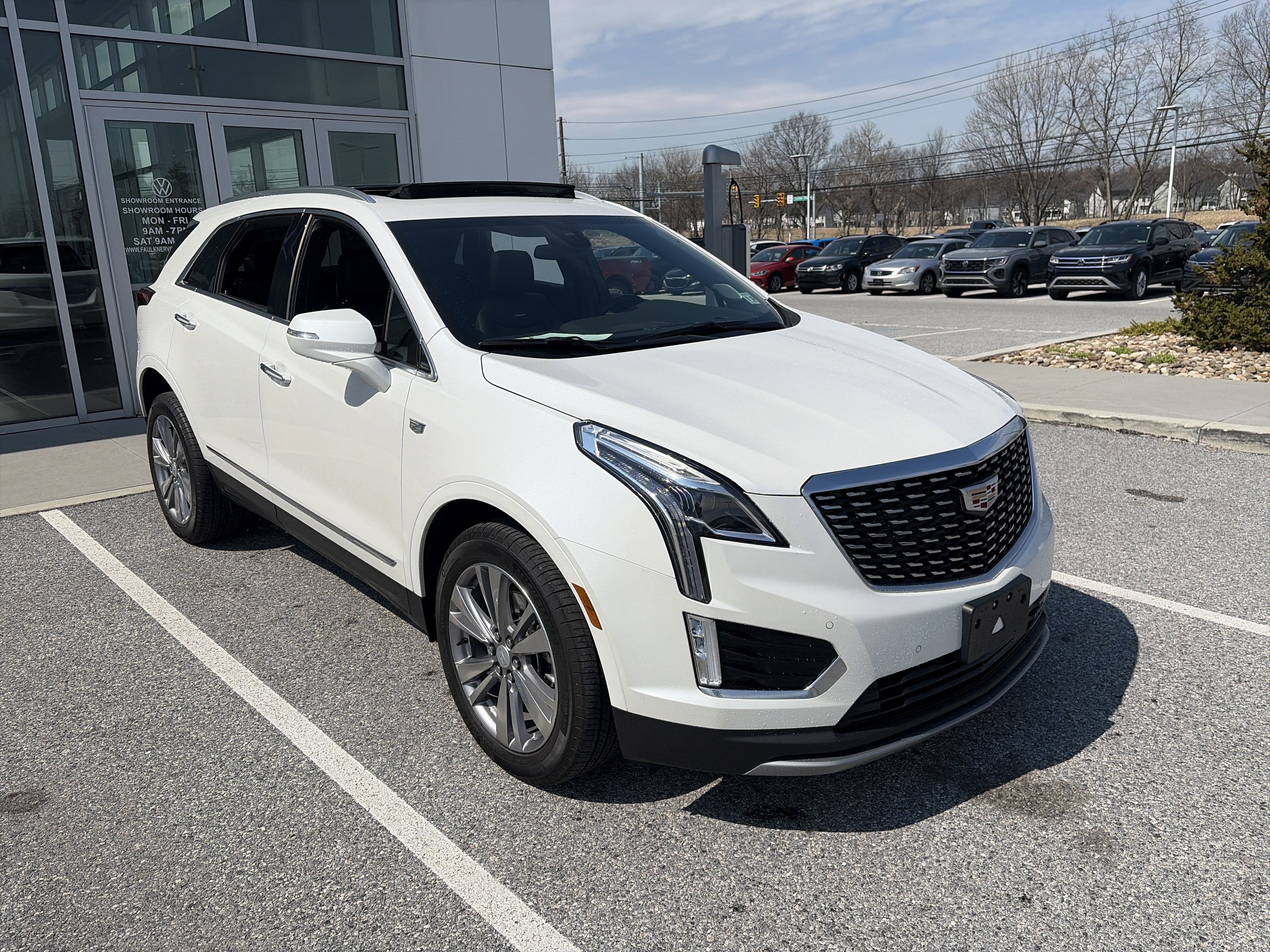 Used 2025 Cadillac XT5 Premium Luxury FWD image 3
