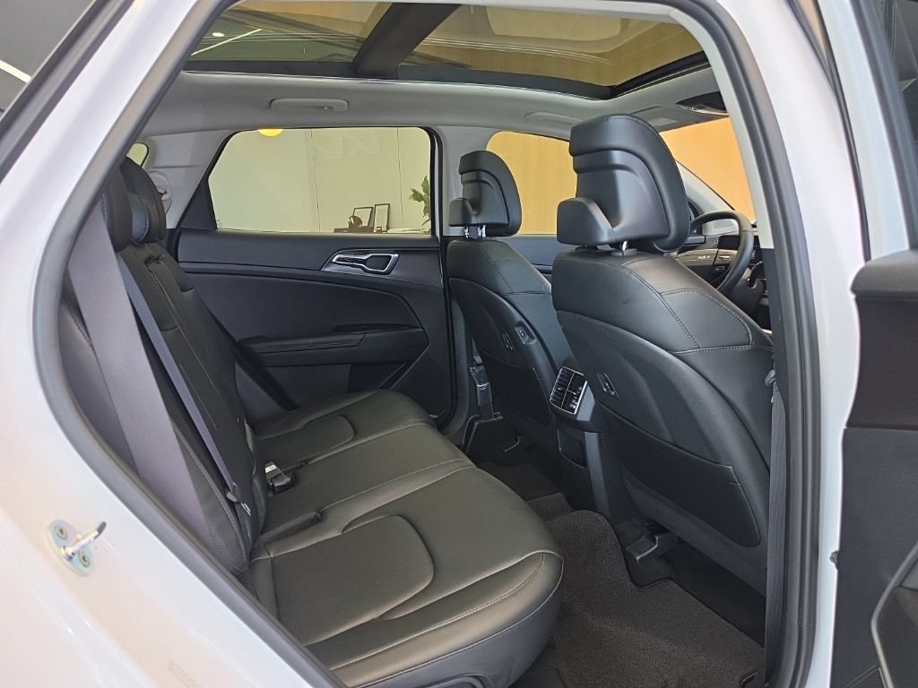 Certified 2026 Kia Sportage EX w/ EX Panorama Roof Package AWD/4WD image 49