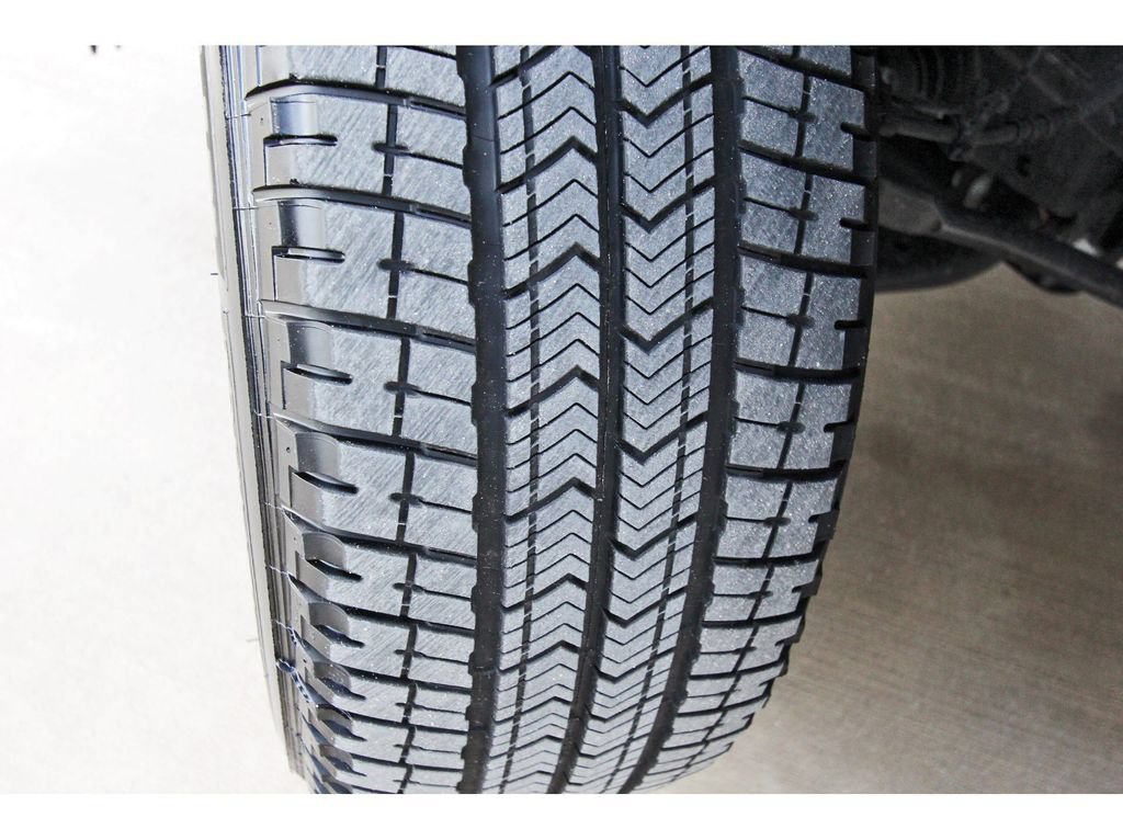 Used 2025 Ford F150 Lightning XLT AWD/4WD image 34