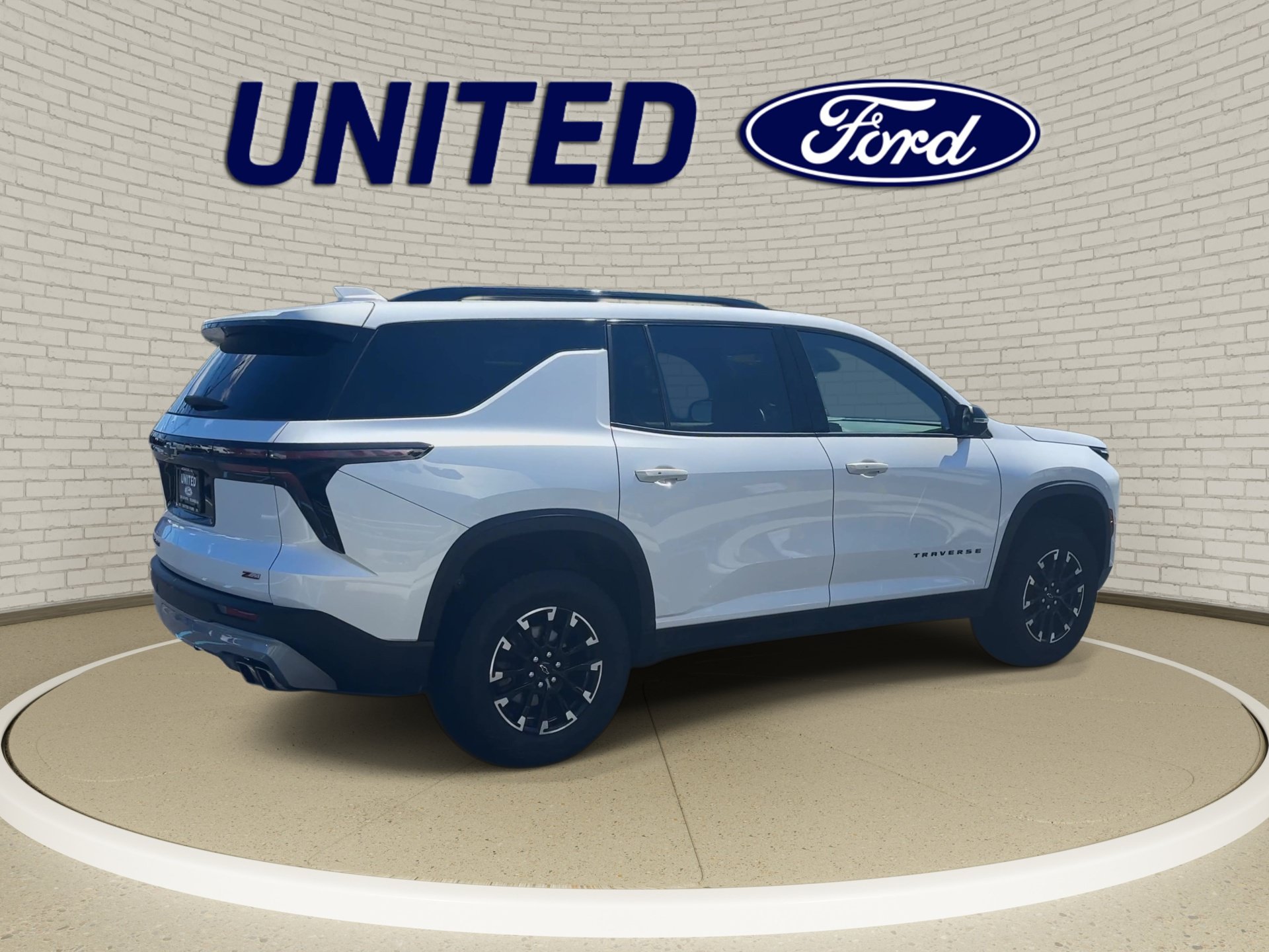Used 2024 Chevrolet Traverse Z71 w/ LPO, Floor Liner Package AWD/4WD image 3