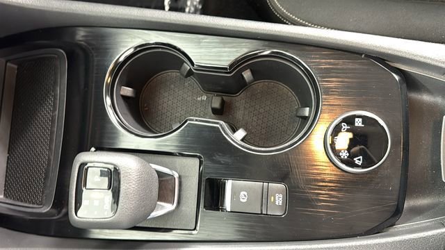 Certified 2025 Nissan Rogue SV image 29