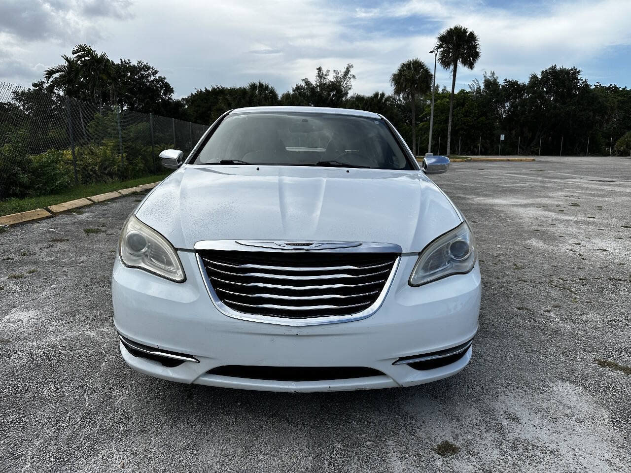 Used 2011 Chrysler 200 Limited FWD image 3