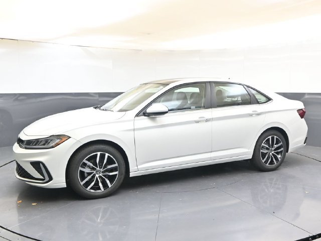 Used 2026 Volkswagen Jetta SE FWD image 2