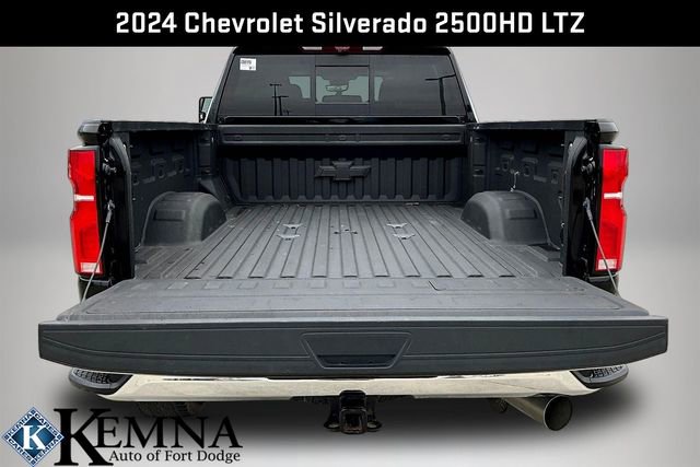 Used 2024 Chevrolet Silverado 2500 LTZ w/ LTZ Premium Package image 9